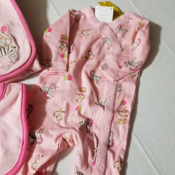 Gymboree Brand New Baby Zebra Used blanket, NWT 0-3 month sleeper & Bib. - Picture 2 of 4